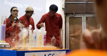 Proyecto SEED brinda internado de verano para estudiantes de escuela superior amantes de la química